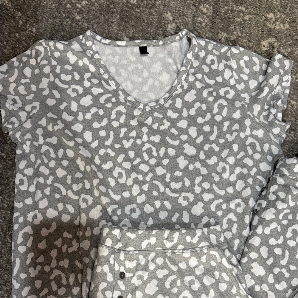32 Degrees Gray and White Leopard Pajama Set - Picture 4 of 5